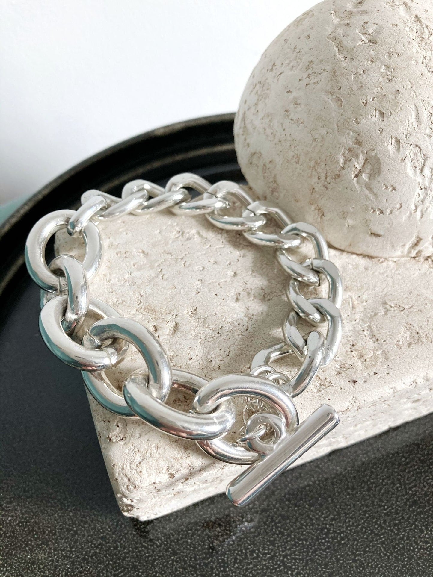 The Santorini Bracelet – Lightweight Chunky Silver Curb Chain | Statement Bracelet with Toggle Clasp - Karl & kate