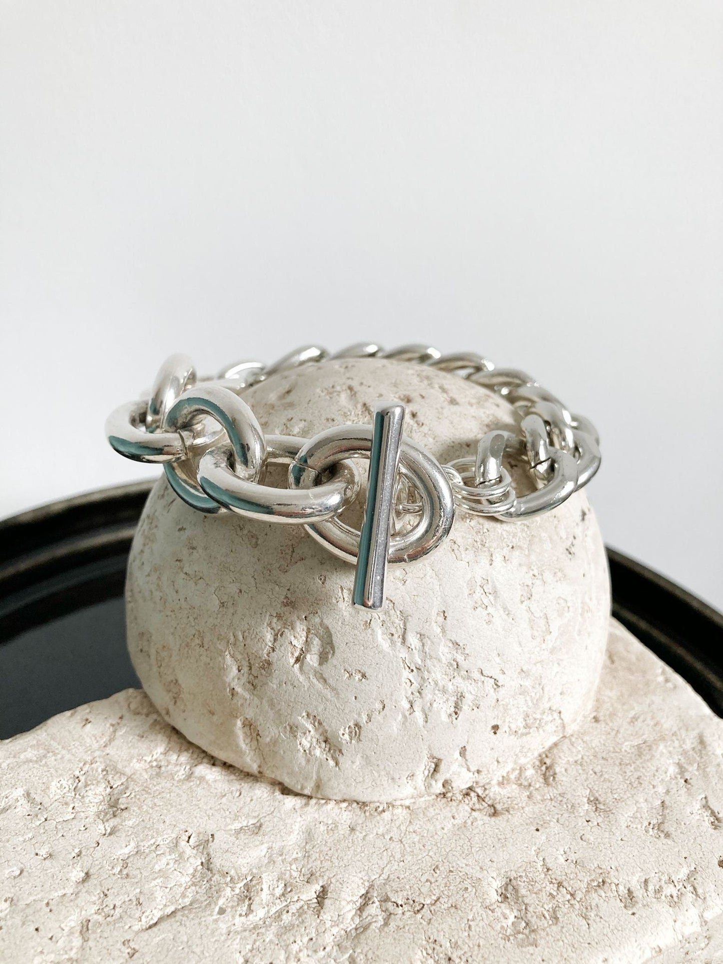 The Santorini Bracelet – Lightweight Chunky Silver Curb Chain | Statement Bracelet with Toggle Clasp - Karl & kate